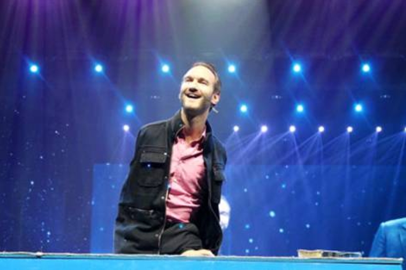 力克胡哲訪華 信仰生命震撼上萬杭州人