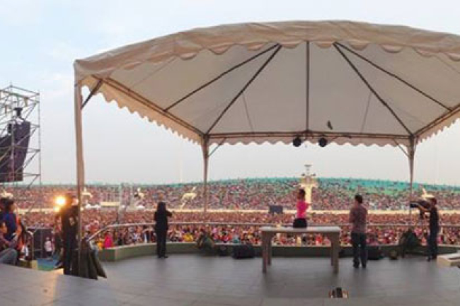 力克胡哲勵志故事轟動高雄 超三千人歸主