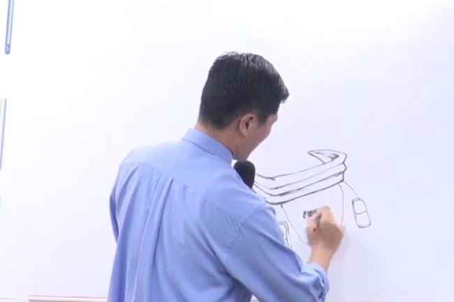 多才傳道人蔡頌輝即場發揮 以信仰漫畫講道