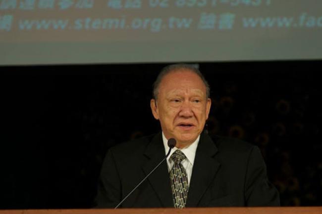 唐崇榮牧師身體顯弱 講經會仍竭力疾呼