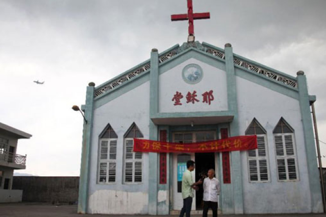 溫州平陽七教堂十架受強拆威脅 信徒連夜守護