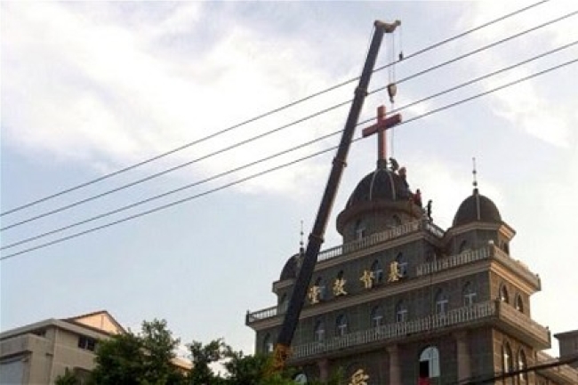 溫州教堂不列違拆名單 千警突擊十字架險被拆
