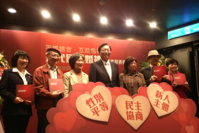 台灣同運滲透內政部 《國民婚禮》新書竟背書同性婚姻