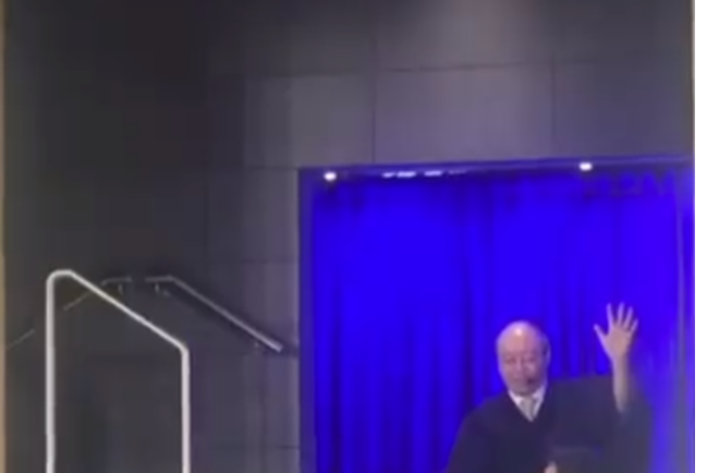 藝人許志安受浸 鄭秀文：人生中最最最最快樂事！