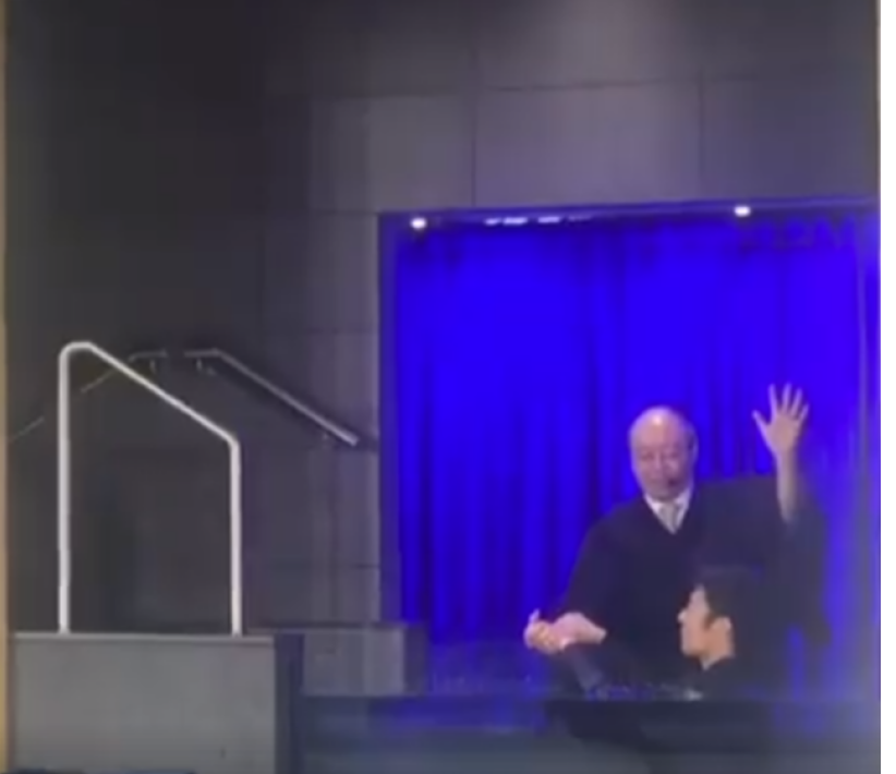 藝人許志安受浸 鄭秀文：人生中最最最最快樂事！