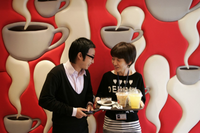 奇招盡出吸年輕信徒 南韓各大教會挽救人數　