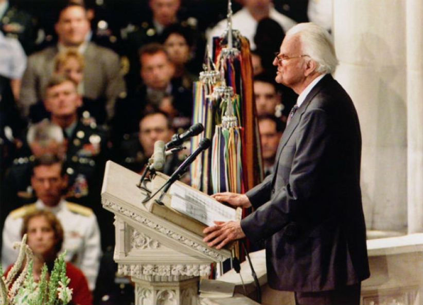  重温葛培理讲道悼9.11 国殇 历史难忘惟上帝是希望