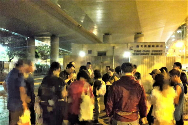 港教會橋底崇拜 社區發光履行基督精神