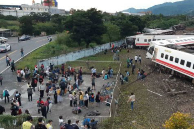 國中赴韓交流返校遇台鐵翻軌6人遇難 主內師生同哀悼