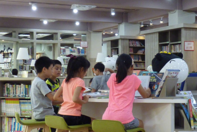 易服童書惹爭議 台家長憂跨性別運動入侵學校