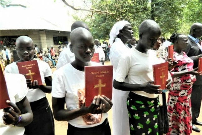 翻譯長達40年 南蘇丹迪丁加聖經面世