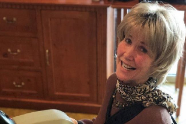 《輪椅上的畫家》瓊妮治癌之旅：基督與我度過這場苦難