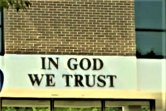 南達科他州新法 公校展示「我們信仰上帝」