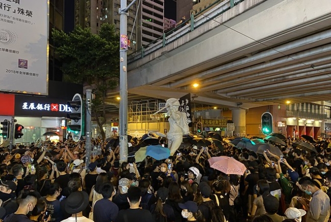 禁蒙面法生效 學者：加深民怨 治標不治本