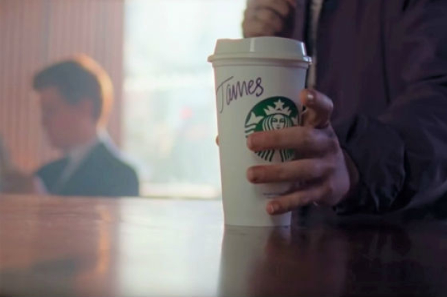 星巴克廣告推動變性 團體斥謊言哄兒童