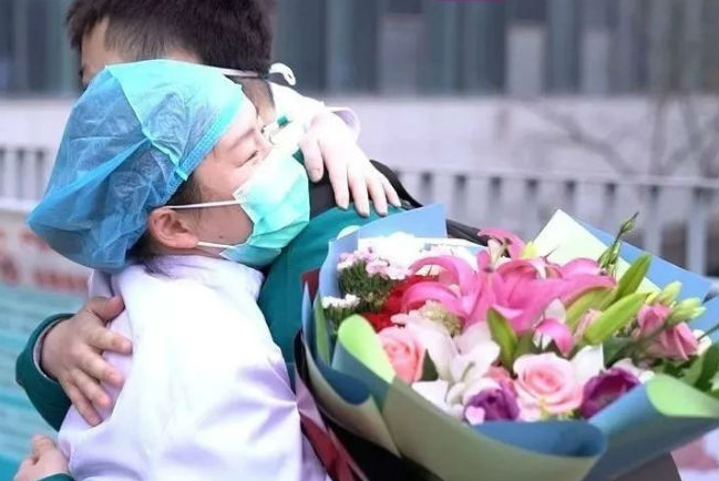 國內肺炎治癒者陸續出院 71歲女信徒靠神戰勝