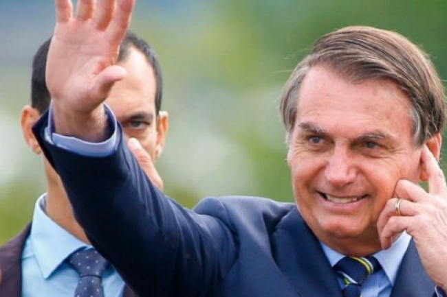 巴西基督徒總統領全國祈禱趕病毒 人民街頭跪地求平安