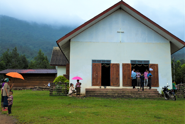 老撾薩滿巫師尋上帝入獄 誓建教會為村民掃盲