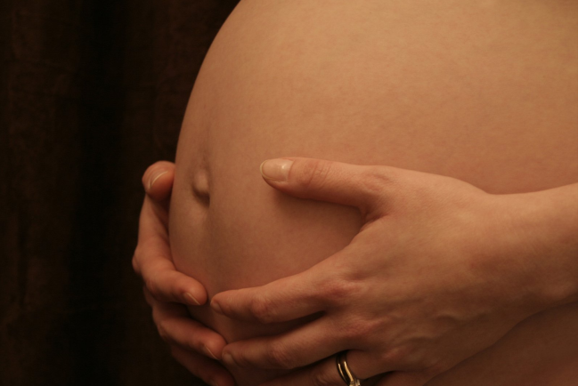 台灣代理孕母惹爭議 反對者:貶低女性尊嚴