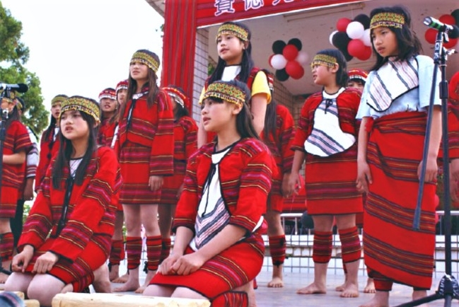 台灣萬人族群《德克達雅語》聖經 歷七年终面世