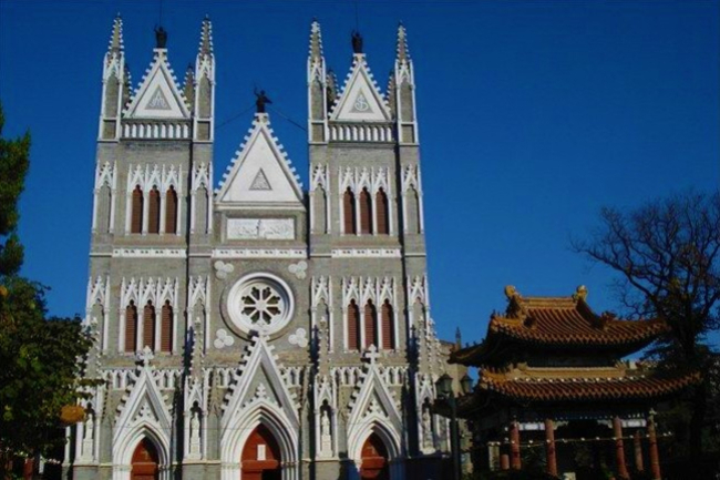 中國聖誕兩面體 促商機禁教堂賀「洋教」