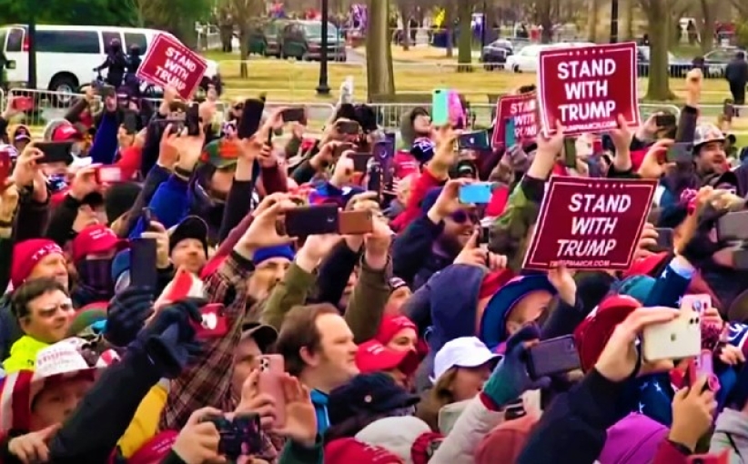 美国总统大选撕裂趋烈 示威者图翻盘闯国会4人死  