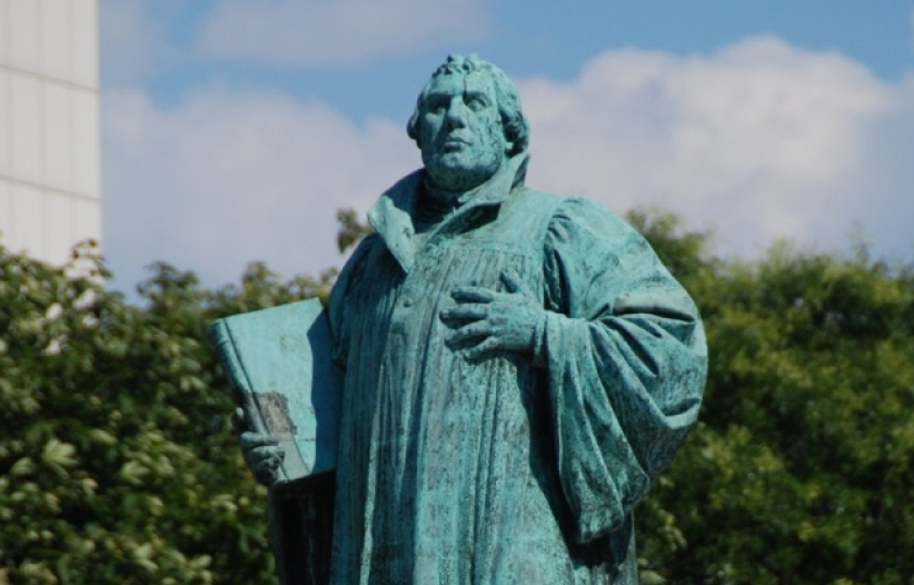 講座論信義宗政教關係：「上帝一國兩治」屬靈屬世並行   