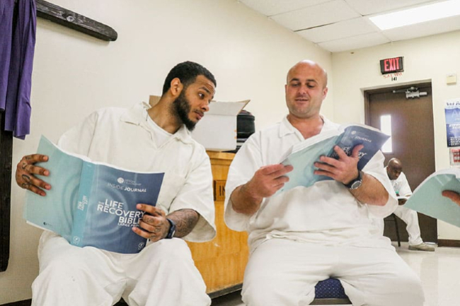 監獄團契10萬本《聖經》 全美贈送囚友