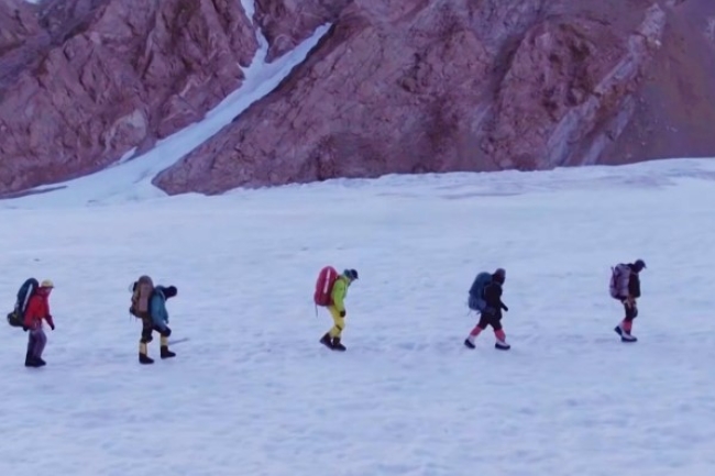 世界第一峰珠穆朗瑪 30多登山客爆感染