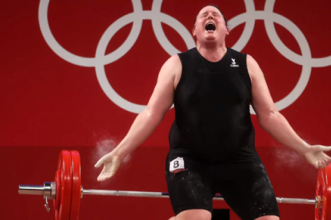 首位變性奧運選手女子舉重敗北 平權論戰不息