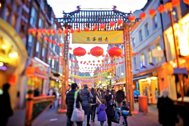 英國華人牧者成立「茶館」 冀港移民融入社群