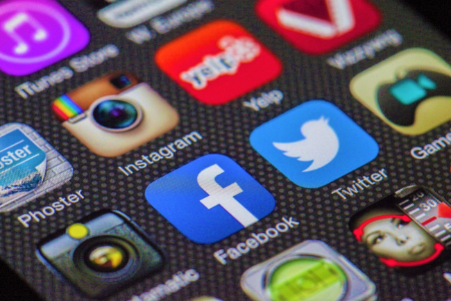 民調研社交媒體影響：4成上癮6成半籲監管