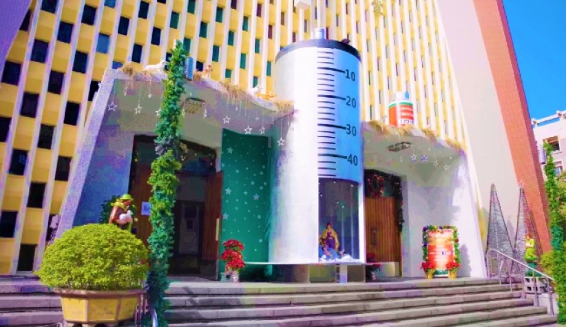 台北聖家堂「巨型針筒」迎聖誕 民眾心靈「注入」愛    