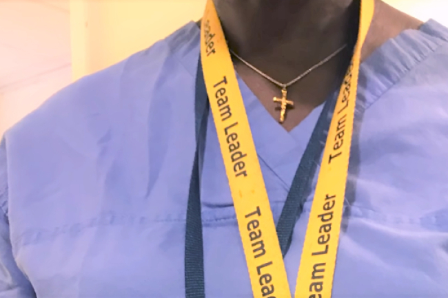 基督徒女護戴十架被欺凌 法庭:醫院侵犯宗教自由