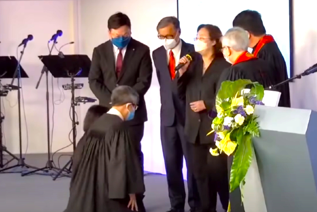 屈偉豪院長受按為牧師 矢志：怎能不為主活