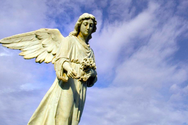 一人一守護天使？迷信！ 研究指受商品文化影響