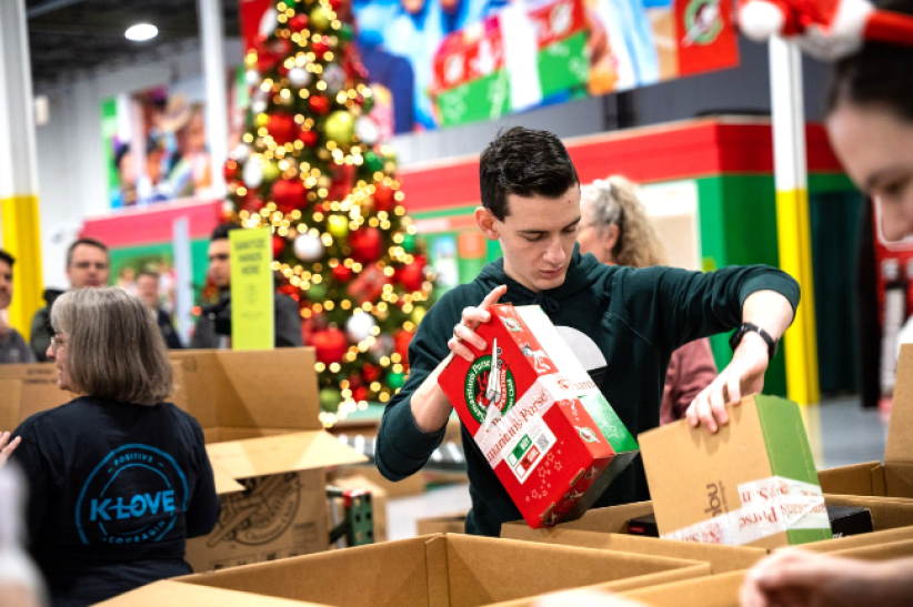 「圣诞儿童行动」第2亿个玩具盒送赠乌克兰孩子 
