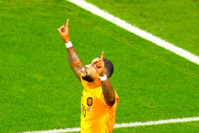 世界盃荷蘭隊料出線 前鋒跪地指天：榮耀上帝