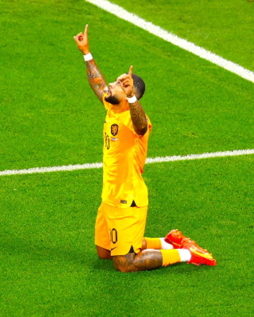 世界杯荷兰队料出线 前锋跪地指天：荣耀上帝 