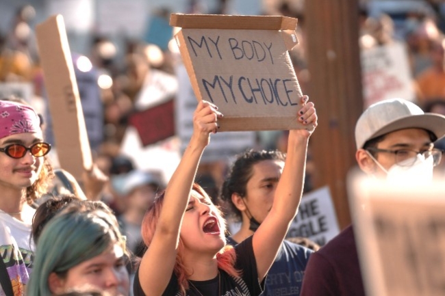 民調：美國Z世代關心女性墮胎權多於拯救嬰兒