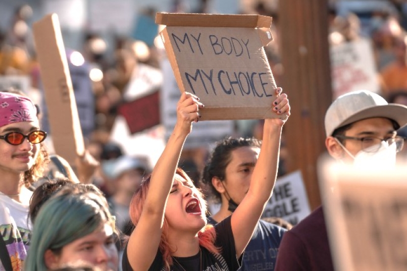 民調：美國Z世代關心女性墮胎權多於拯救嬰兒 