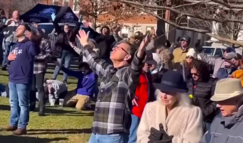 復興之火燃亮校園 阿斯伯里大學爆滿悔改人群 