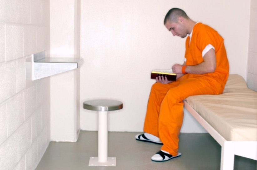 监狱实验：阅读圣经减低创伤后压力