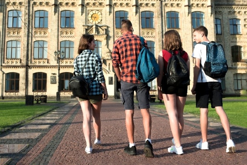 法国限制宗教自由？世俗法禁学生穿宗教服饰 