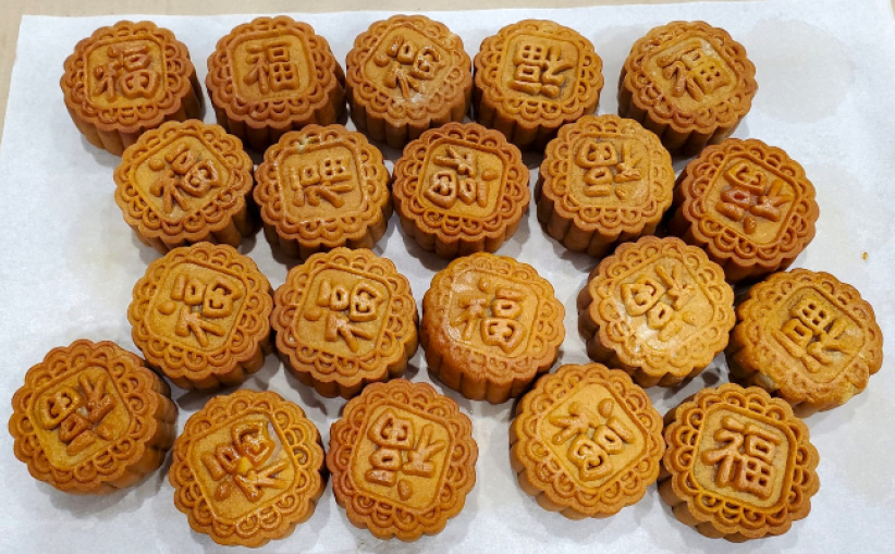 饮食业福音团契联同多间堂会 中秋节制作月饼送基层