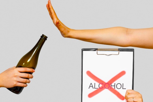 匿名戒酒會12步項目：提高戒酒率改善心理健康