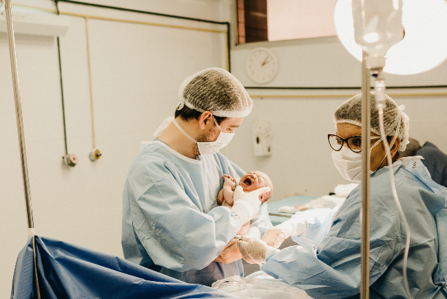 生育率下降 學者分析宗教如何改變出生率