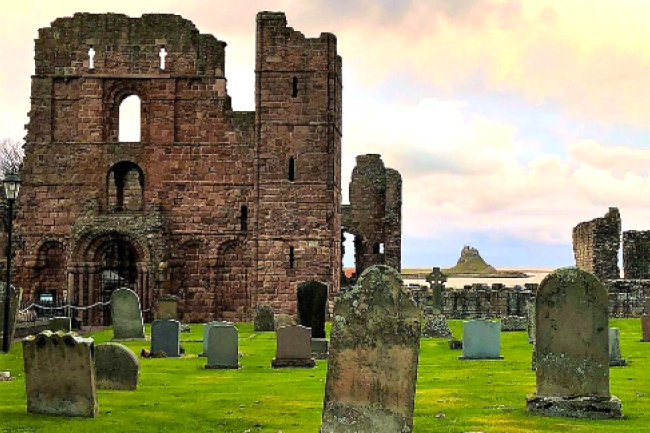 英國「聖島」發現8世紀基督教念珠