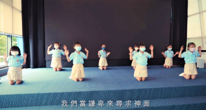 馬來西亞疫情反彈 幼童唱詩跪求上帝憐憫 