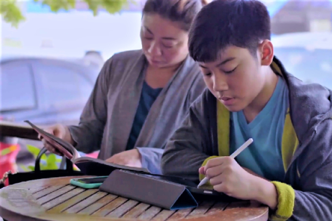 孩子復課母親恐學習拋後？ 家庭治療師憂凡事掌控礙成長